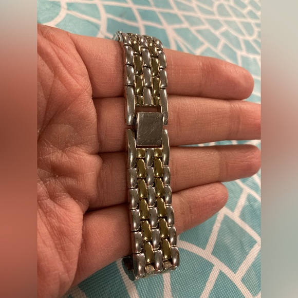 DMQ cz watch. Face is mother-of-pearl. Roman numerals. Stainless steel back. - Picture 5 of 5